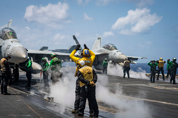 01_top_gun_1986_uss_nimitz_tom_cruise_aviation_fuel_handlers_support_our_troops.jpg
