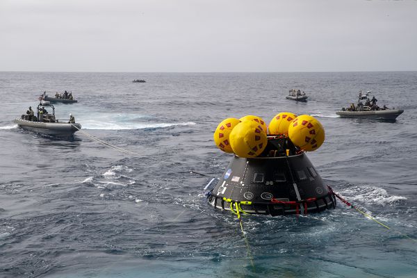 03_NASA_Artemis_II_USS_John_P._Murtha_Orion_VADR_Emergency_Recovery_Support_Our_Troops.jpg