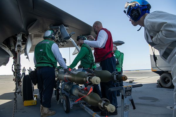 05_HMS_Prince_of_Wales_Air_Test_and_Evaluation_Squadron_23_F35B_Support_Our_Troops.jpg