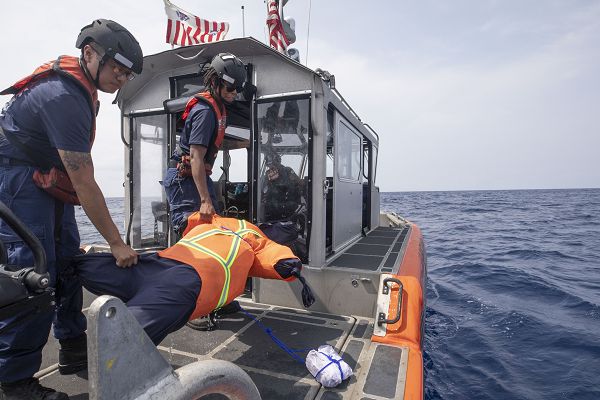 06_Coast_Guard_Cutter_Stratton_Philippine_Japan_international_force_Support_Our_Troops.jpg