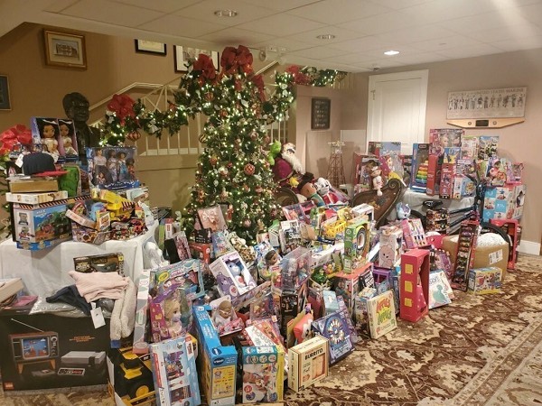 b1_support_our_troops_org_new_years_2023_marines_toys_for_tots.jpg