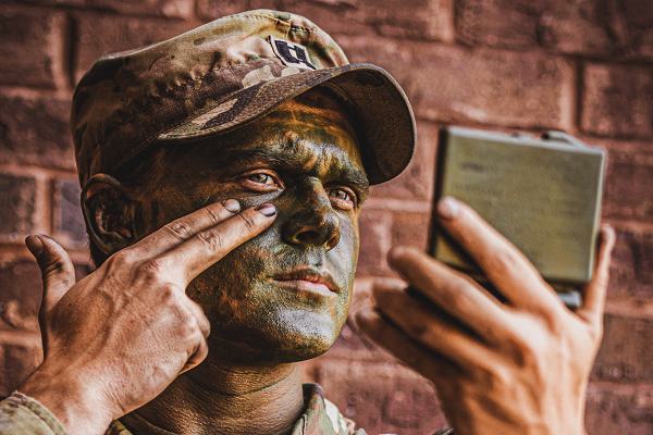 05 Army Camouflage face paint concealment infrared thermal burn protection Support Our Troops