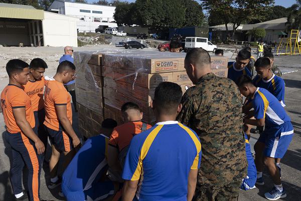 III MEF Marines Lending A Helping Hand